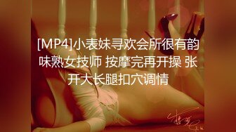 [MP4/ 1.09G] 一线天美穴极度淫骚美女喝尿道具自慰，跳蛋吸奶器震穴，尿尿倒在身上