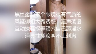 [MP4/ 377M] 极品美少女网吧包厢激战泽美 超正点闺蜜爆裂黑丝 极品美腿蜂腰在电竞椅上老汉推车特别带劲