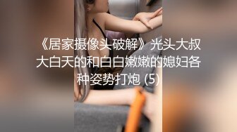 最新极品身材网红美少女【粉红女皇】大尺度性爱私拍流出 沙发上各种姿势激情『沙发震』直顶花心好满足1