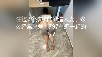 农家院里的良家小少妇，全程露脸一个人在家就是发骚，互动撩骚听指挥，在院里开着大门揉奶抠逼浪叫呻吟刺激