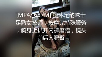 漂亮宝妈 完美白虎 掰开阴户直接看到子宫颈 ，儿子还在旁边打她屁股！