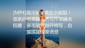 同事带我一起3P他的母亲