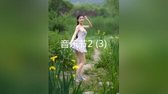 与光滑的长黑发美女重逢！