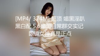 [MP4/ 921M]&nbsp;&nbsp;除夕三人行，颜值不错的露脸少妇伺候两个小哥哥激情啪啪，前插后入蹂躏小少妇双洞草不停