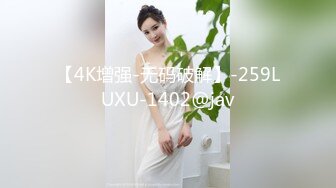 小酒店干178黑丝纹身模特小女友 穿着黑丝开档情趣内衣趴在床边被后入再拉到镜子前叫的好浪