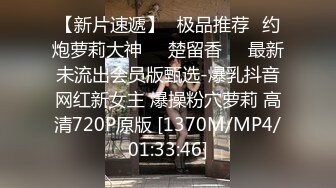 出租屋挖了个小洞美女屁股红通通应该来姨妈了，目测蹲下来在洗屁股