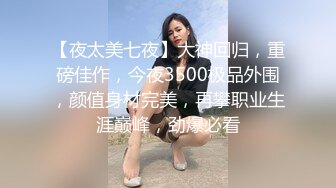 G奶烈焰红唇风骚小荡妇激情啪啪&nbsp;&nbsp;眼镜小黑吸吮奶子&nbsp;&nbsp;开档黑丝蹲着舔逼&nbsp;&nbsp;扶着大屁股后入&nbsp;&nbsp;抽插一脸享受