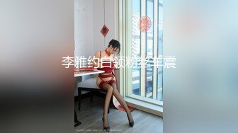 小虎牙妹子，卧室中自慰，全裸掰穴，抠逼 特写蝴蝶逼 鲍鱼很长，尝试淫水