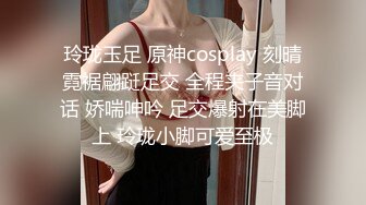 海角绿帽大神寝取NTR 让性感老婆穿开档丝去安慰离异兄弟，精液吃到饱，全程高清录制