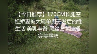 八块腹肌猛攻偷看姐夫洗澡 实在忍不住把他给上了 弟弟一旁淡定走过还给关了门 早已见怪不怪