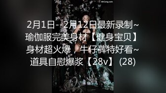 无套猛操开档紧身裤的无毛一线天嫩穴