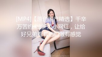 TWTP 游乐场女厕全景偷拍几个撅着屁股嘘嘘的高颜值美女3 (6)