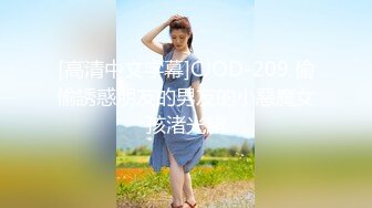 在医院伺候公公的骚大姐，全程露脸撩骚公公的大鸡巴，公公面前漏奶子摸逼，到卫生间全裸玩大黑牛自慰特写