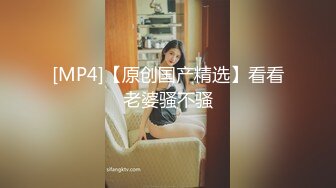 写字楼女厕印花裙半透内韵味熟妇 紧闭的长肉缝被杂乱阴毛盖住了