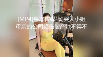 眼镜气质美女刚睡醒穿着内内来到厨房大白天就被猛男友用粗大鸡巴操进阴道征服干出了高潮