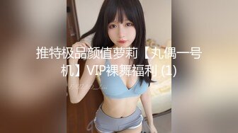 妈妈光着屁屁正准备洗澡