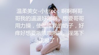 47.我说美女怎么站着擦屁股，原来把丝袜脱了