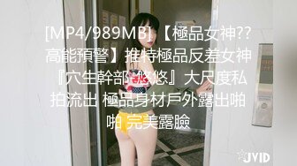 【萝莉女神极品重磅】极品白虎名器美少女『小鹿酱』新作《粉色洛丽塔》异物入穴 别样高潮