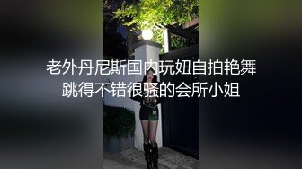 车展现场抄底大长腿美女车模和漂亮的美女职员 (2)