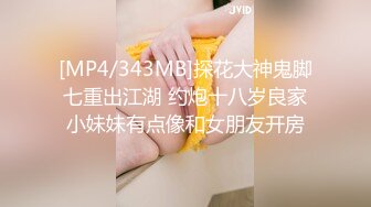 《精品反差高材生》露脸才是王道！极品翘臀留学生Alison私拍~握着大肉棍爱不释手被白人男友抓着头发被各种输出视频 (1)