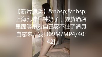 澡堂子内部员工偷拍几个白白嫩嫩的少妇洗澡