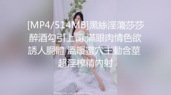 两个大老黑伺候一个中年熟女口交两个大鸡巴真骚被两黑鬼轮草抽插干了骚逼干菊花各种体位蹂躏爆草