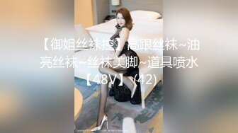 骚气妹子直播演绎跑腿小哥买了个道具JJ勾引啪啪_