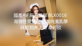 咸湿房东出租屋卫生间偷装摄像头偷拍大学生女租客脱光衣服上厕所拉粑粑对着镜头看