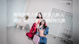 漂亮美眉 沉浸式享受爱爱 被大鸡吧无套输出 小娇乳 稀毛粉鲍鱼 边操边拍是累