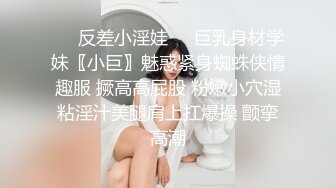 淫模木子露脸约个附近小哥哥上门先伺候大哥洗洗大鸡巴，直接口起来深喉，床上激情抽插表情骚叫声淫荡