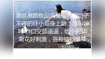 缺个男主角淫骚颜值姐妹花双女大秀，牛奶倒在逼上舔弄，翘起屁股玻璃黄瓜插对方，手指扣入假屌进出抽插