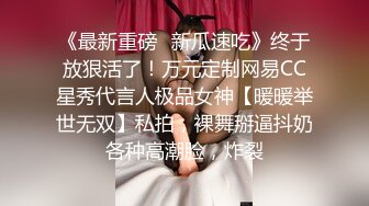 变态老公求老婆在儿子面前露逼 故意把儿子房门打开 在客厅操老婆故意给儿子听