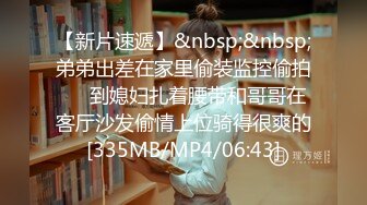 黑丝柔情大奶妹露脸可爱的大眼睛好骚啊，听狼友指挥一边揉着骚奶子一边自己抠逼真刺激，表情好骚呻吟可射