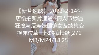 YC商场抄底抹胸白裙高冷女神❤️浅蓝内裤前面勒出穴缝隐约看到毛