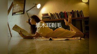 15万粉丝小网红【小紫】大哥刷跑车定制，无滤镜看着很纯，大学生的小屄真干净，很美很真实 (9)