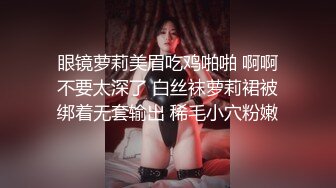 牛仔裤女神，难得露脸，细腰美腿半脱下裤子，手指扣穴水声哗哗，穿上吊带黑丝袜，低低呻吟更是诱惑